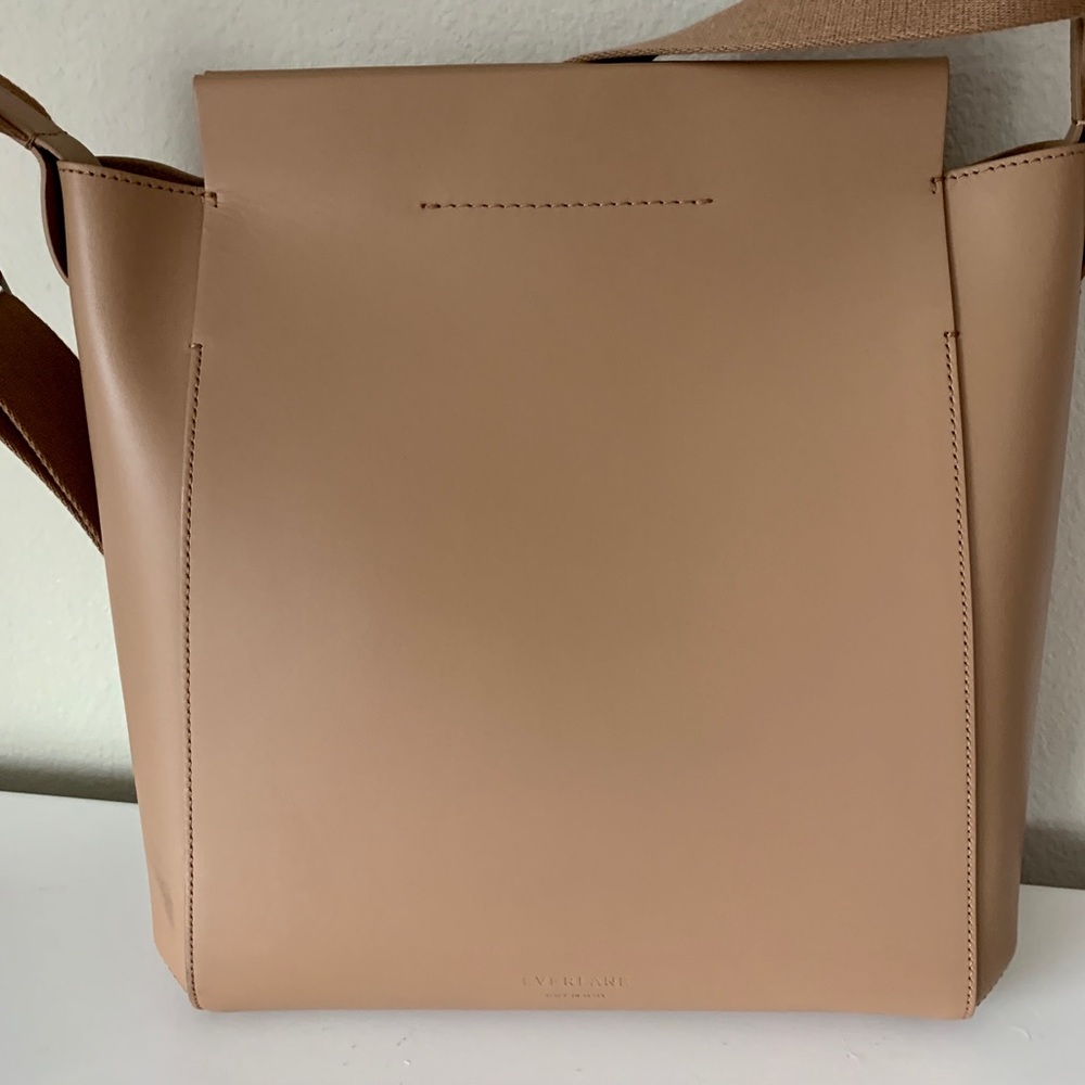 Everlane Form Bag (Desert Sand)